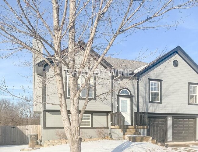 Building Photo - 19004 E 12th St S