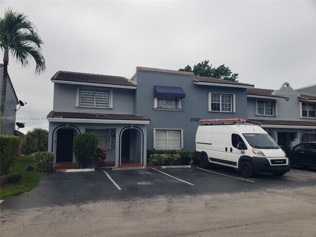 Building Photo - 6960 NW 173rd Dr