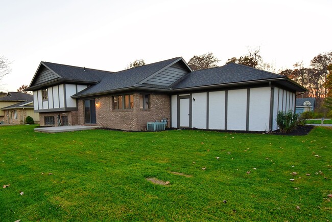Building Photo - 1444 Timberlane Dr