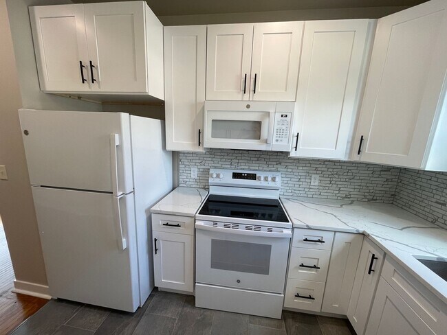 Building Photo - 133 S Prairie Ave