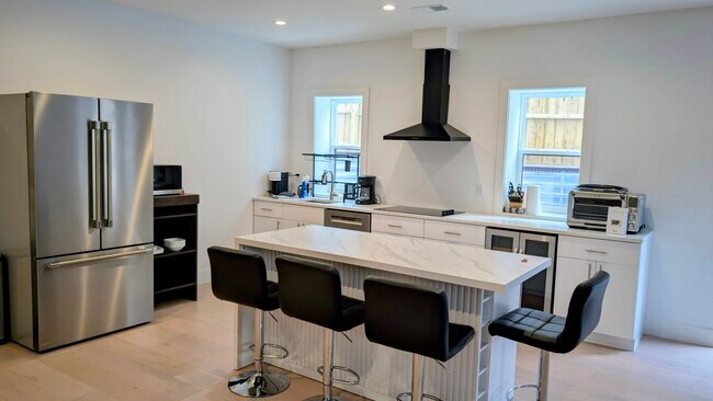 Foto del edificio - 6318 Piney Branch Rd NW