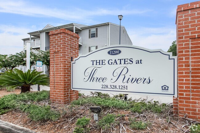 Building Photo - The Gates at Three Rivers