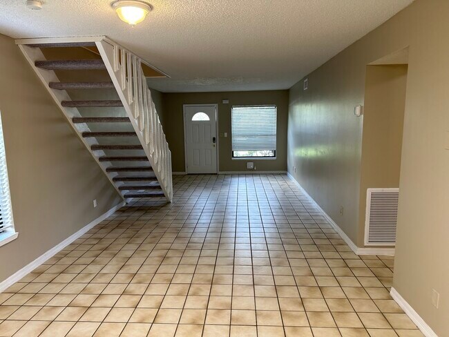 Building Photo - 9299 Green Meadows Way
