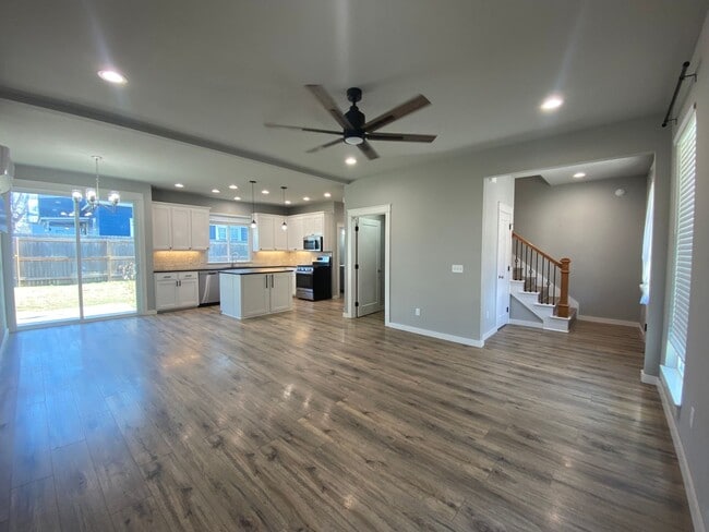Building Photo - Stunning 3 bed 2.5 bath for rent in Coweta!!