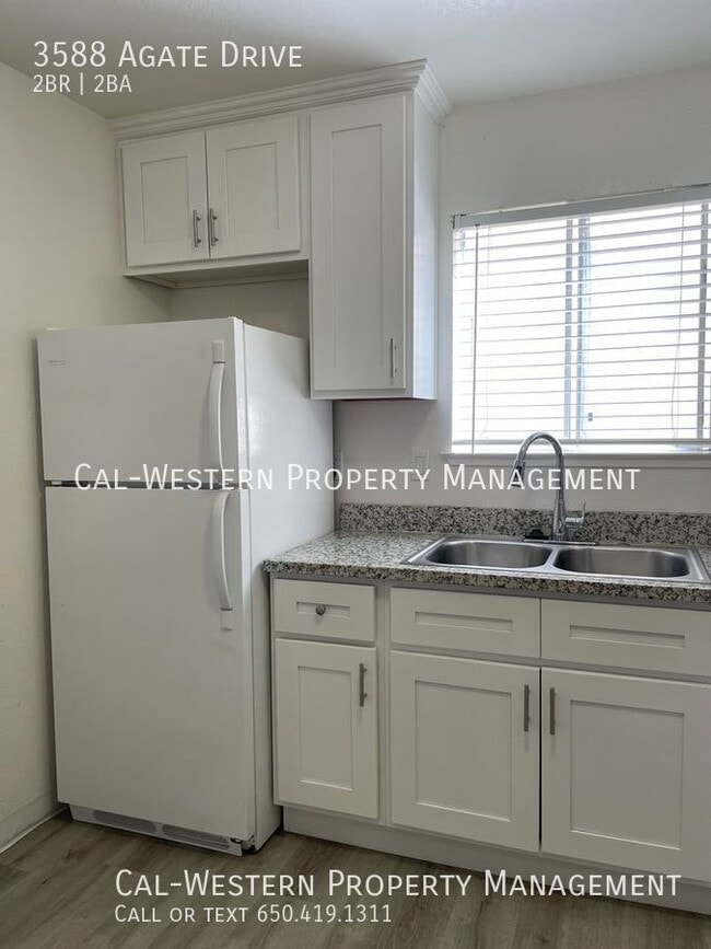 Building Photo - 2 Bedroom 1.5 Bath Townhouse off Bascom