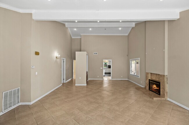 Foto del edificio - 18123 Delano St