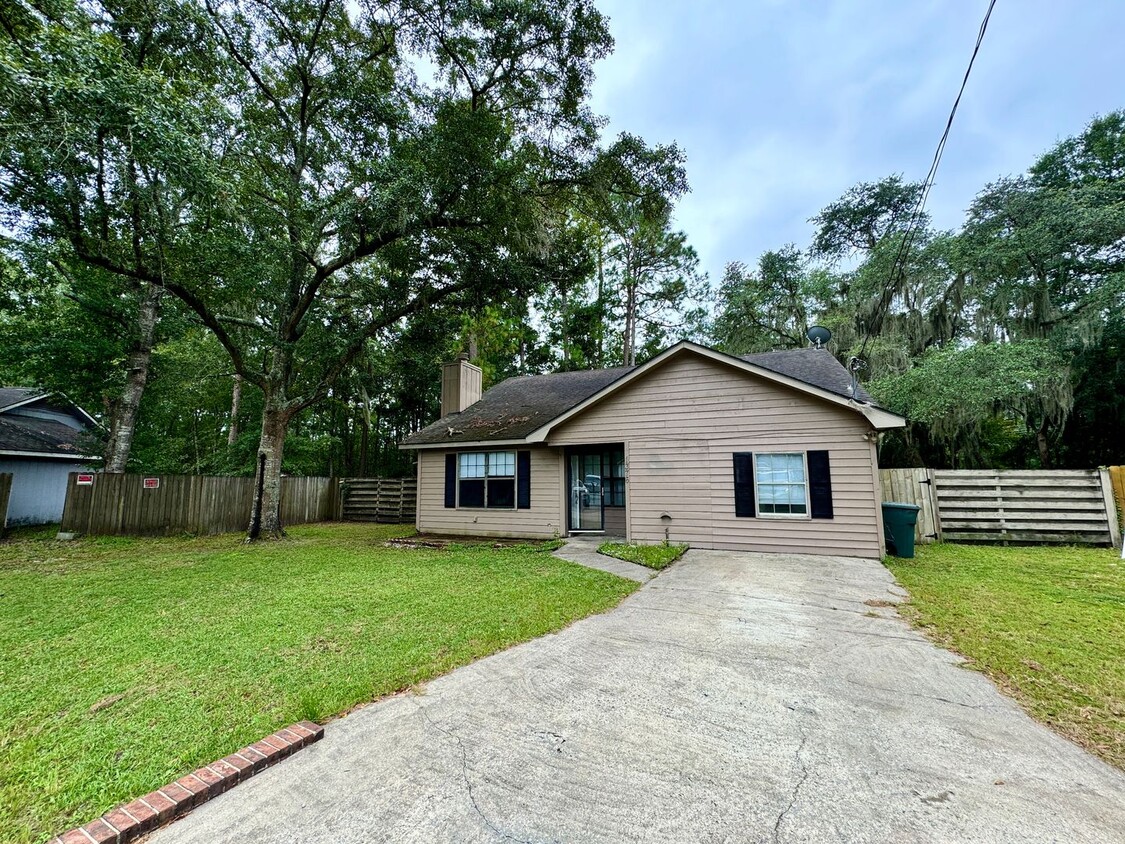 Primary Photo - 1376 Forest Lake Dr