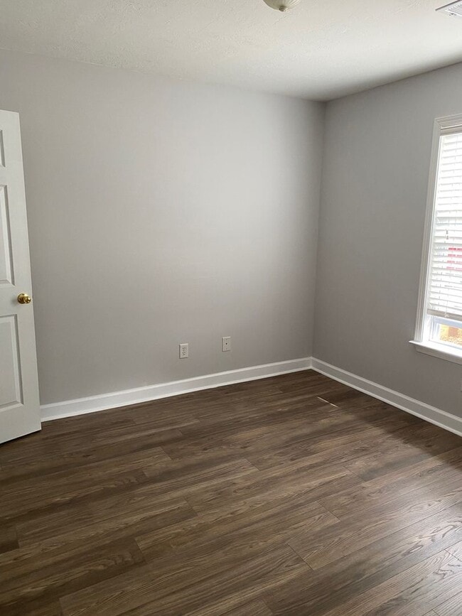 Building Photo - AVAILABLE NOW ! 2 bedroom 2 bathroom townh...