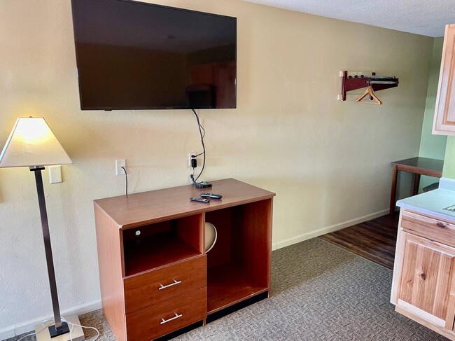 Building Photo - 1607 North Lacrosse Street, Unit Studio