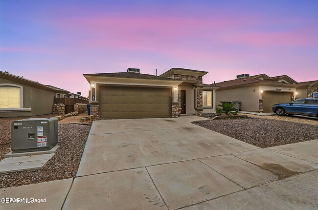 Foto del edificio - 14809 Tierra Crystal Ave