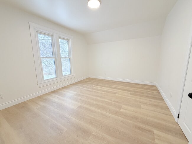 Building Photo - 165 College Ave N