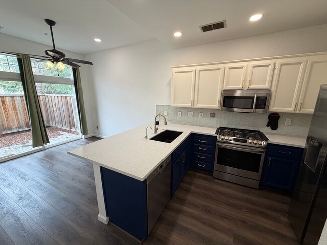 Foto del edificio - Pleasanton Sienna by Signature Townhouse 2 bed/2.5 bath, New Paint, new appliances, near downtown...