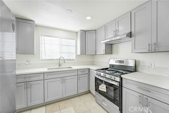 Building Photo - 400 W 109th St