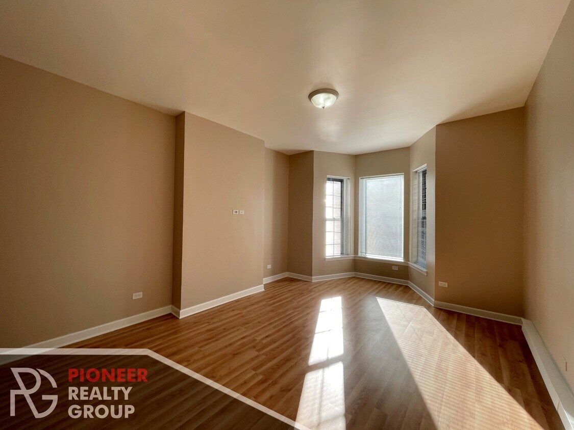 Foto principal - 1421 N Dearborn St