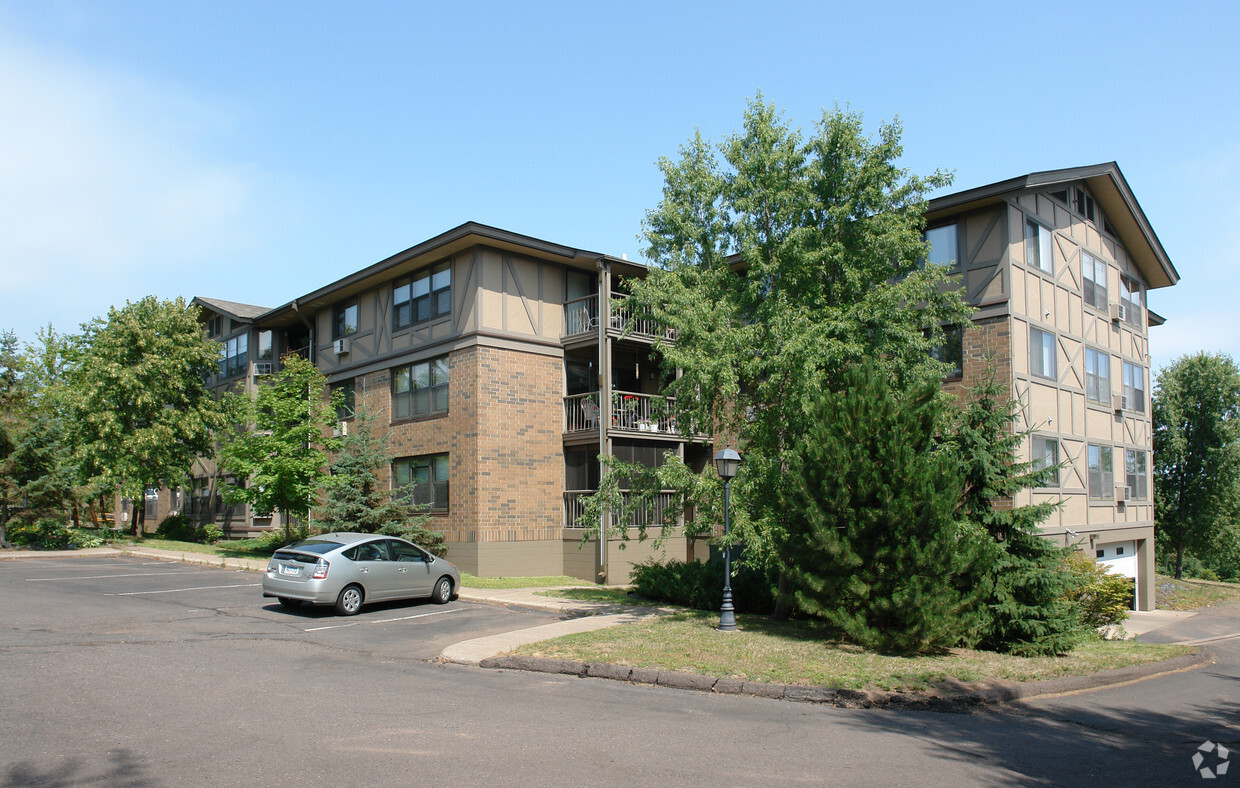 Building Photo - Mount Royal Pines Apartments