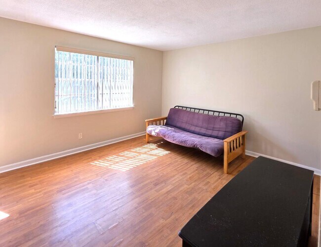 Foto del edificio - 1002 Willow Dr