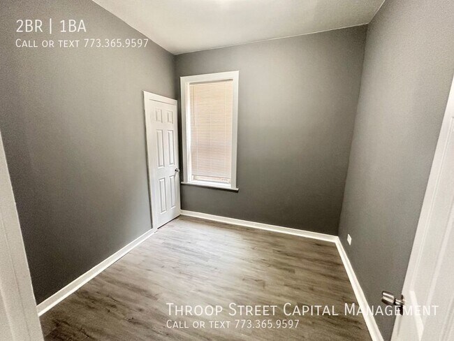 Building Photo - Spacious 2Bed 1Bath