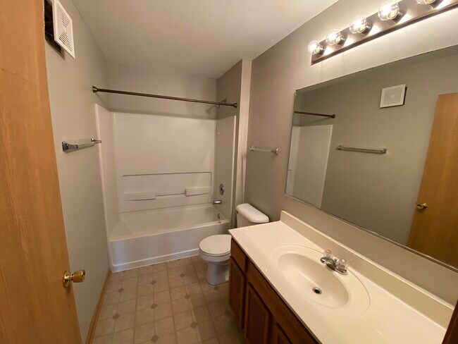 Building Photo - 124 Bertram Dr