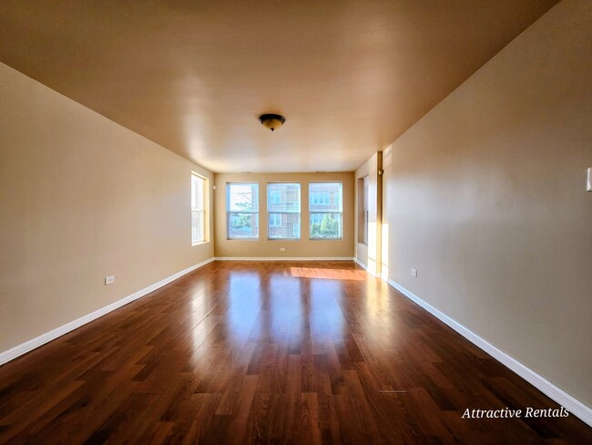 Building Photo - 1641 W 77th St