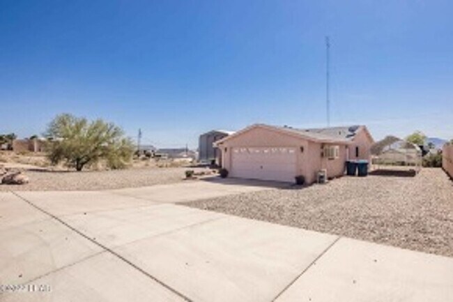 Building Photo - OCCUPIED* Coming Soon! Unfurnished Long Te...