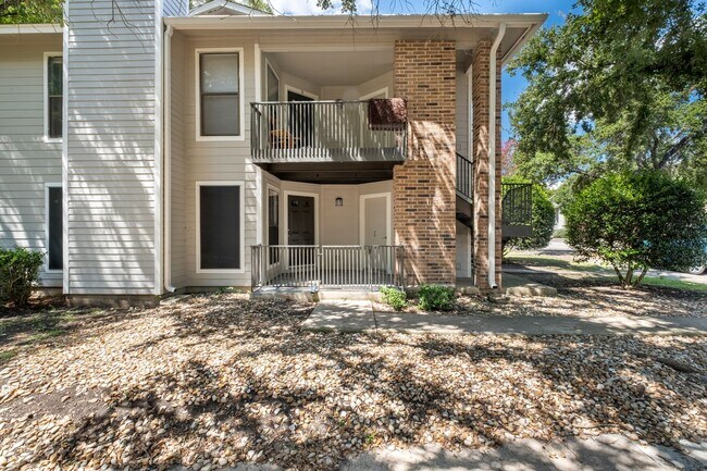 Foto del edificio - Cute 2 Bedroom, 2 Bath Condo in Northwest ...