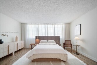 Building Photo - 999 Brickell Bay Dr