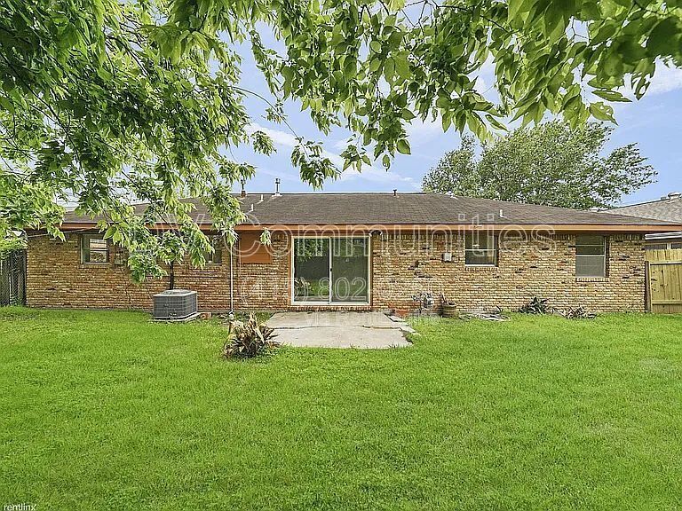 Primary Photo - 2930 Wuthering Heights Dr