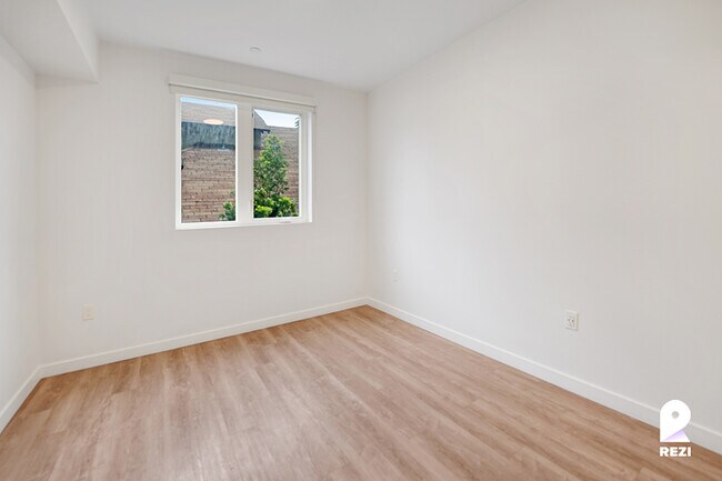 Building Photo - 1363 Colton St