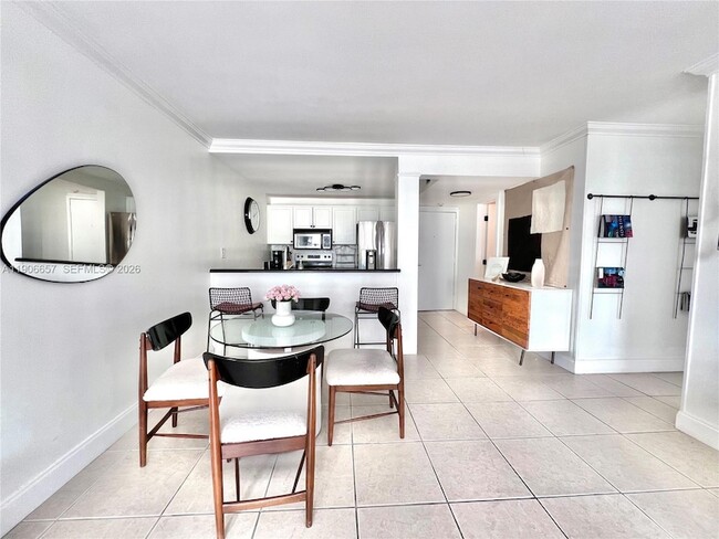 Foto del edificio - 600 NE 36th St