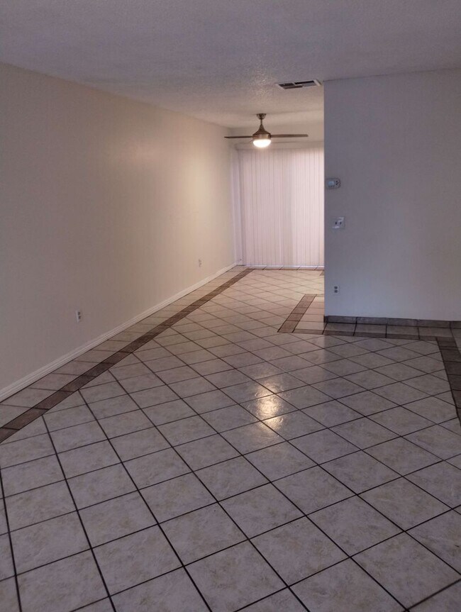 Building Photo - Upgraded 2 bedroom/2 bathroom condo!