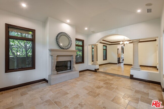 Foto del edificio - 120 S Almont Dr