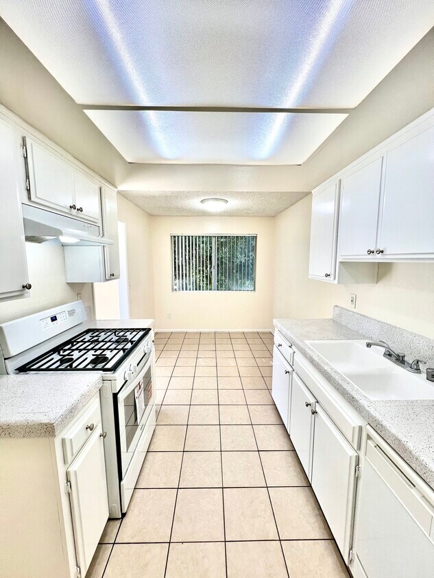 Foto principal - 590 W 24th St