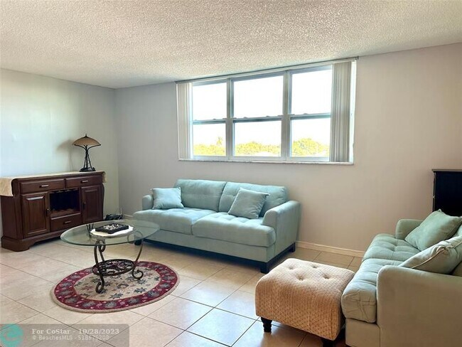 Foto del edificio - 5300 NE 24th Terrace
