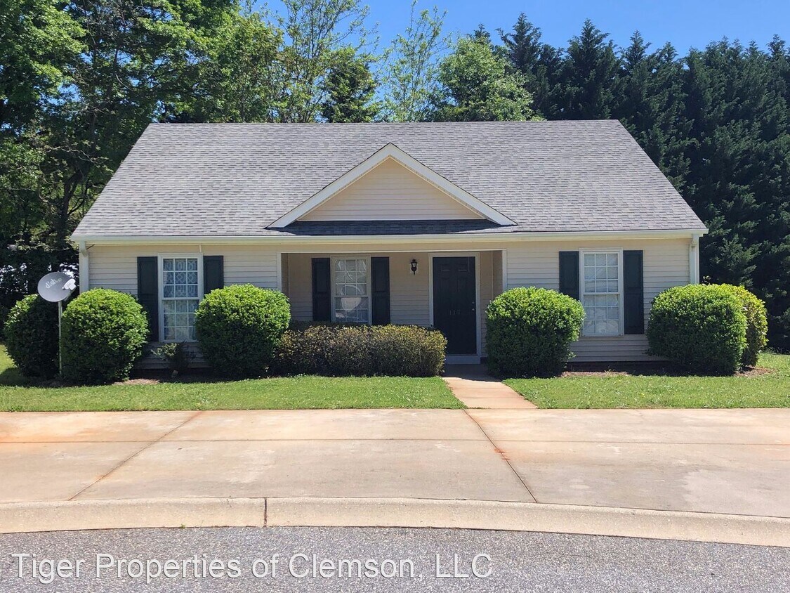 Foto principal - 4 br, 4 bath Room For Rent - 100 Water Oak Ln