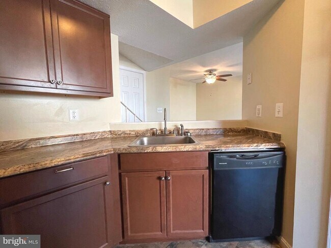 Building Photo - 46354 Columbus Dr