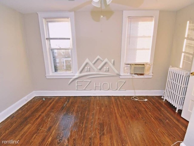 Foto del edificio - 3 br, 1 bath Apartment - 3318 Ravenwood Ave.