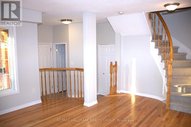 Building Photo - 2004 Scully Way