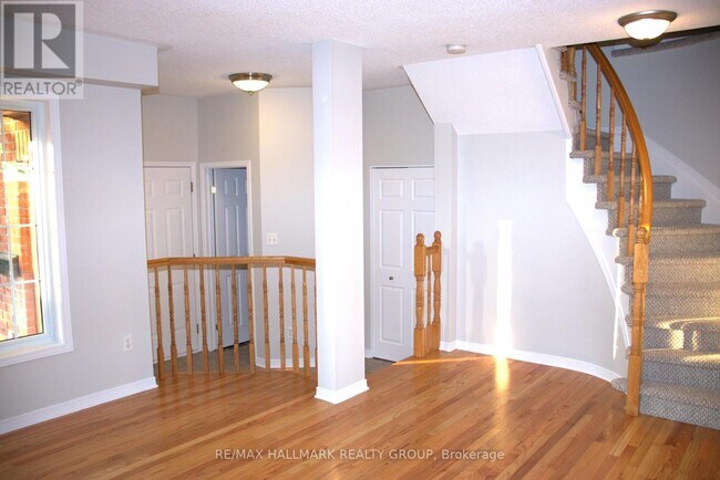 Photo du bâtiment - 2004 Scully Way