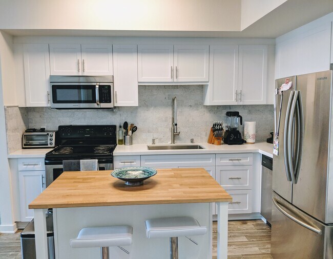 Foto del edificio - 12655 Bluff Creek Dr