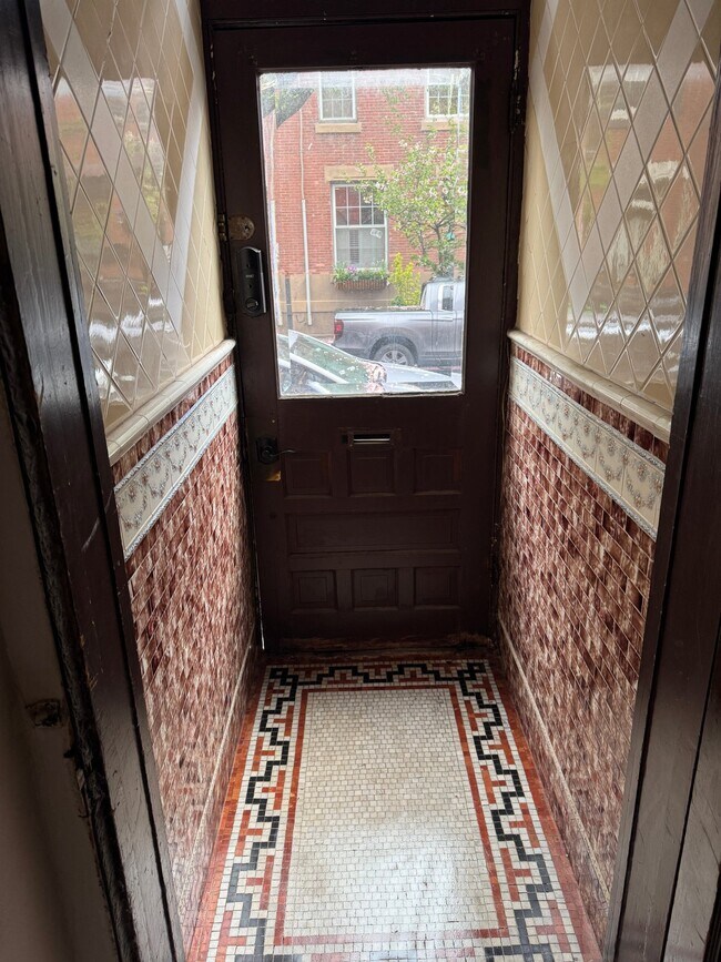 Foto del edificio - 2422 Brown St