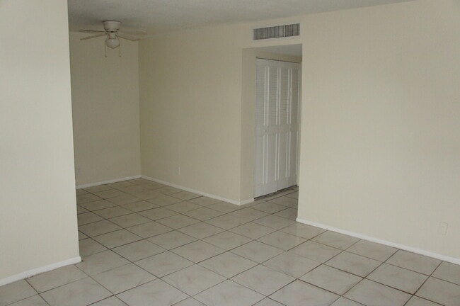 Building Photo - 4760 NW 24th Ct
