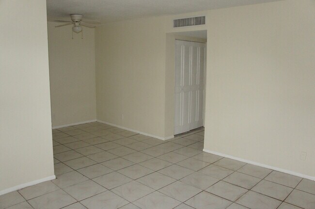 Foto del edificio - 4760 NW 24th Ct