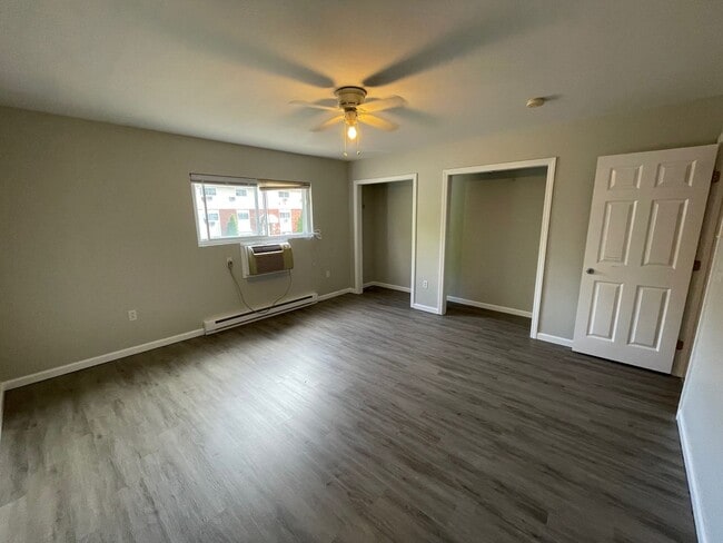 Building Photo - West Haven 1 Bed with Laundry in Unit, AC ...