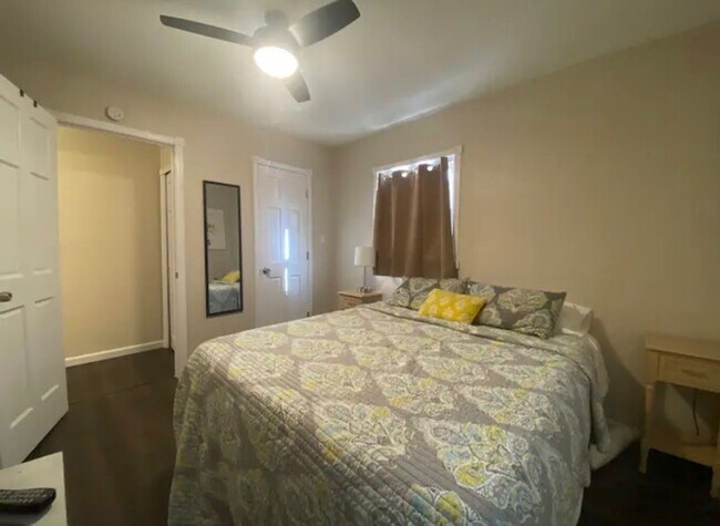 Building Photo - Charming 2 Bedroom Located in Maumee Schoo...