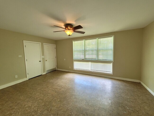 Foto del edificio - MOVE IN SPECIAL: Waived $350 Cleaning Fee!...