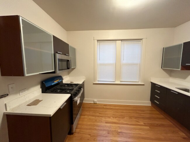 Foto del edificio - 6321 N Hermitage Ave