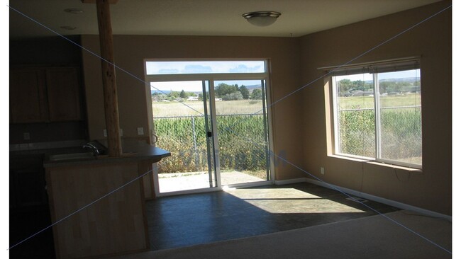 Foto del edificio - 1271 NW Teal Loop