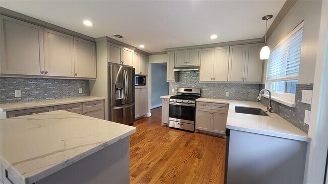 Foto del edificio - 5126 Darnell St