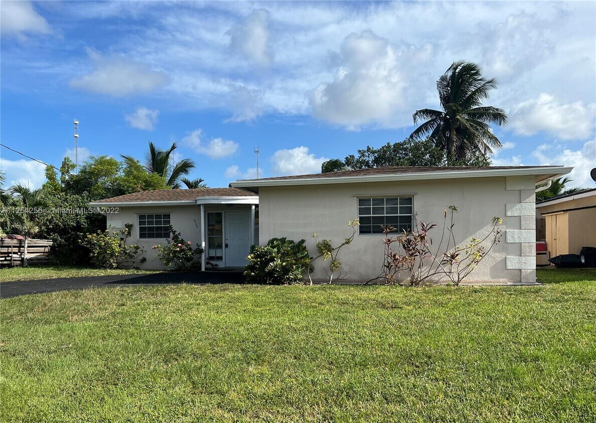 Primary Photo - 6504 Arbor Dr