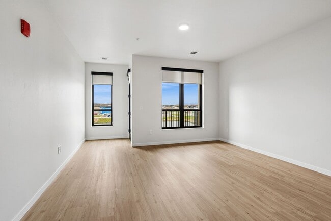 Interior Photo - Larsen Orchard Terrace